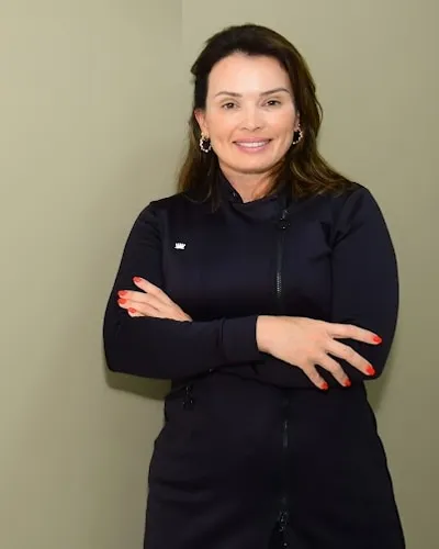 Dra. Cíntia Rezende, implantodontista da Oral Sin Cabreúva